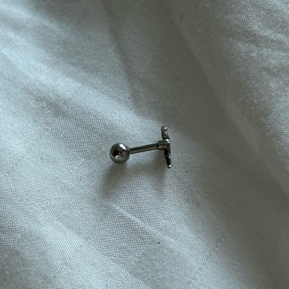 [PRE-LOVED] Beatti silver piercing stud round back - Picture 2 of 5